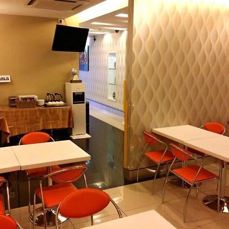 Mornington Hotel Medan Ипох Экстерьер фото